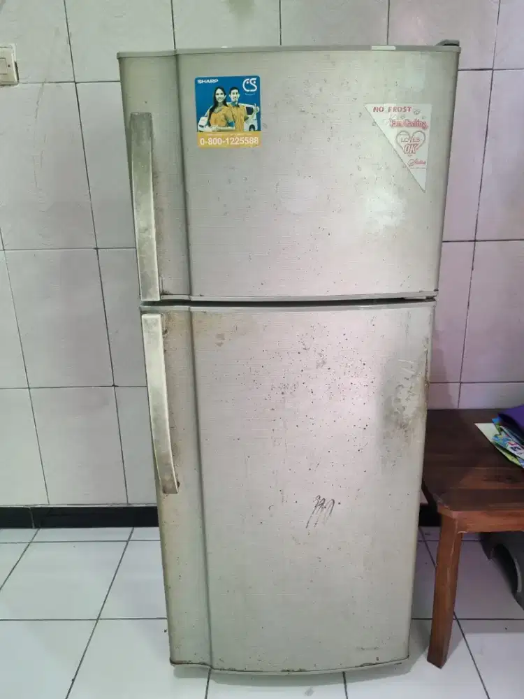 Kulkas sharp 2 pintu