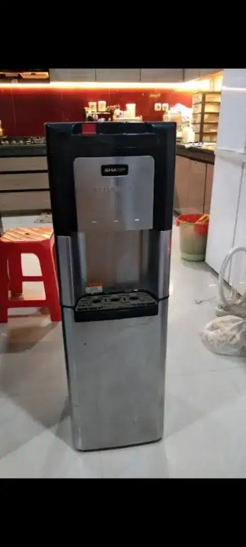 Dispenser 3 in 1 Merk Sharp