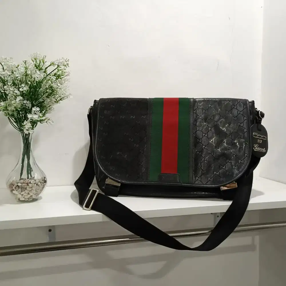 Gucci messenger bag