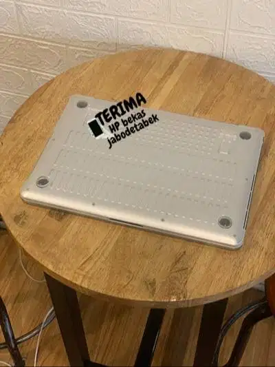 nyari mackbook 5 silver