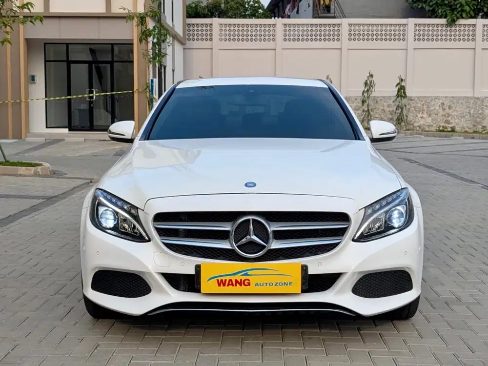 C200 W205 2016 putih