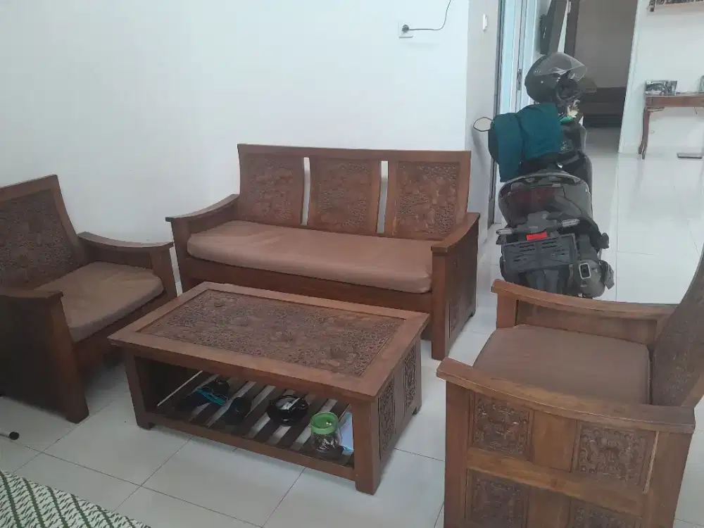 Set meja tamu kayu