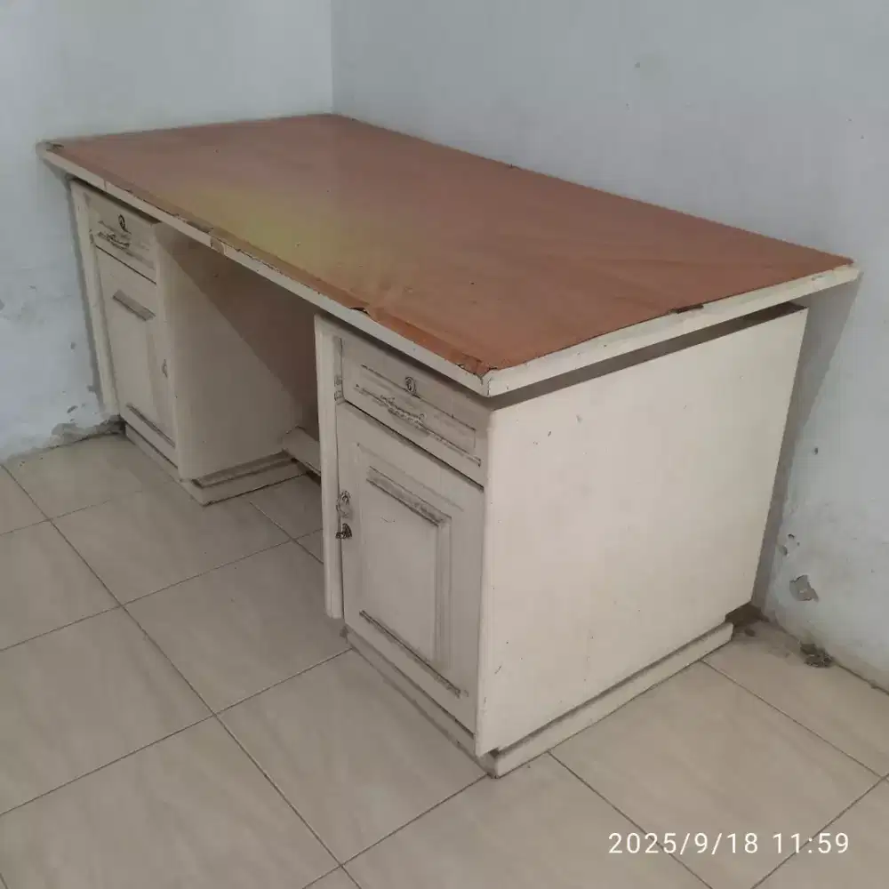 Meja Direktur Kayu Berat 80 x 160 x 77 cm