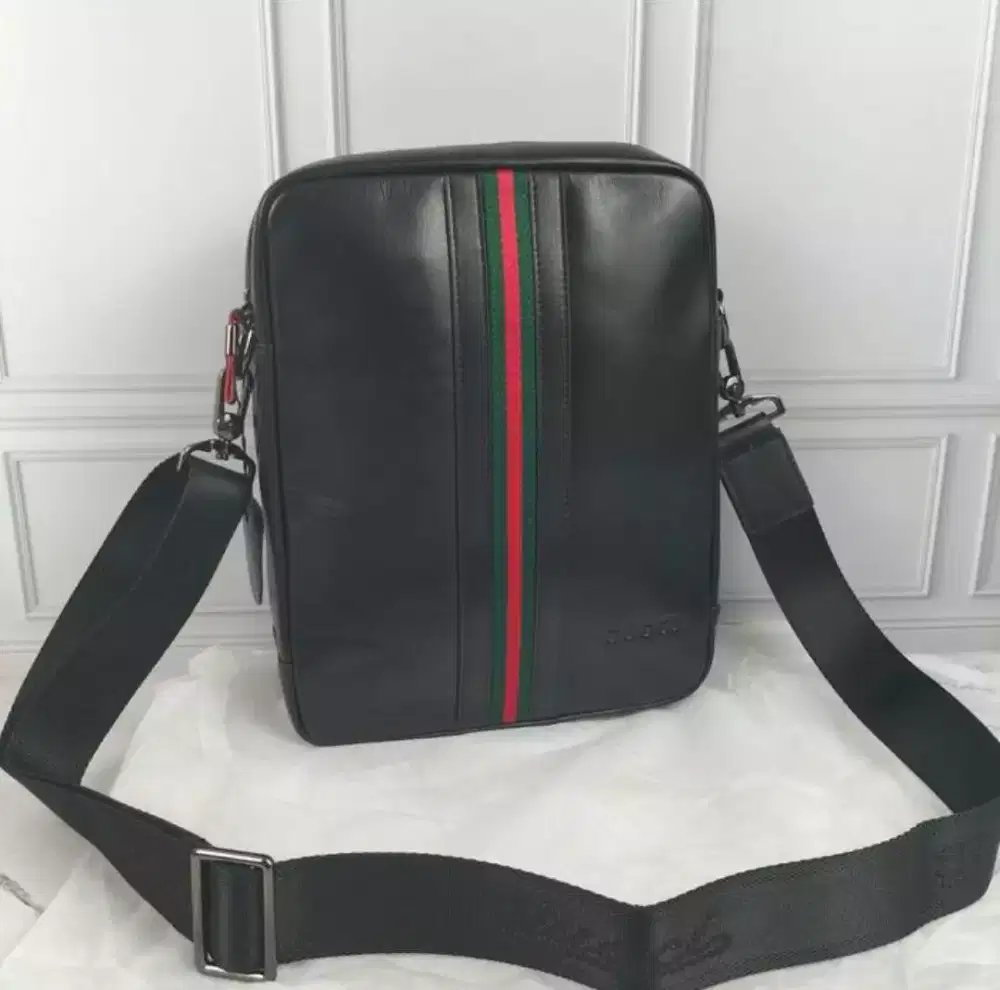 TAS SELEMPANG PRIA gucci black leather