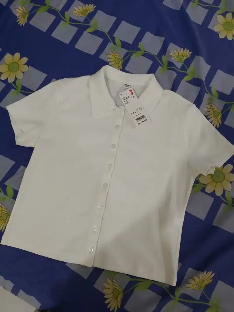 Baju kaos kerah wanita