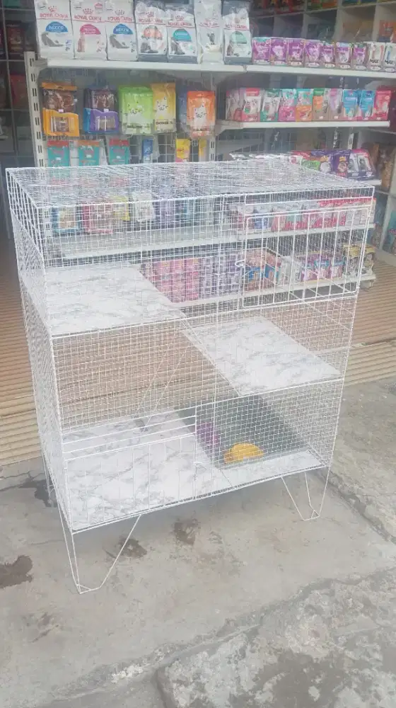 Kandang kucing tingkat