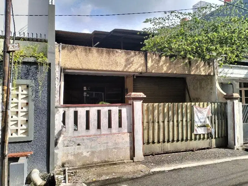 Rumah tua masih layak huni