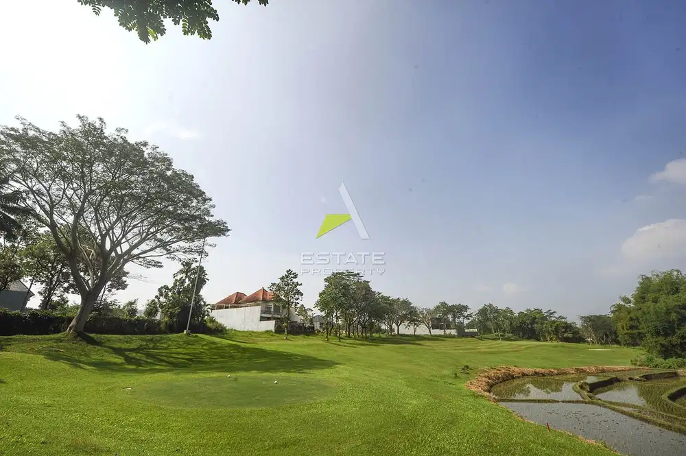 Lahan Komersial dengan View Lapangan Golf