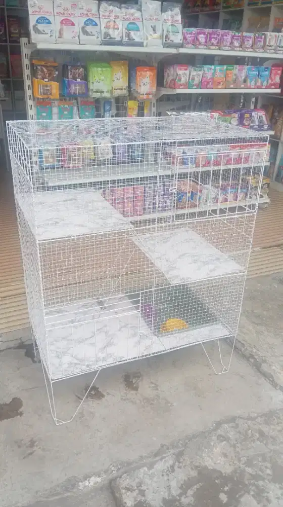 Kandang kucing tingkat