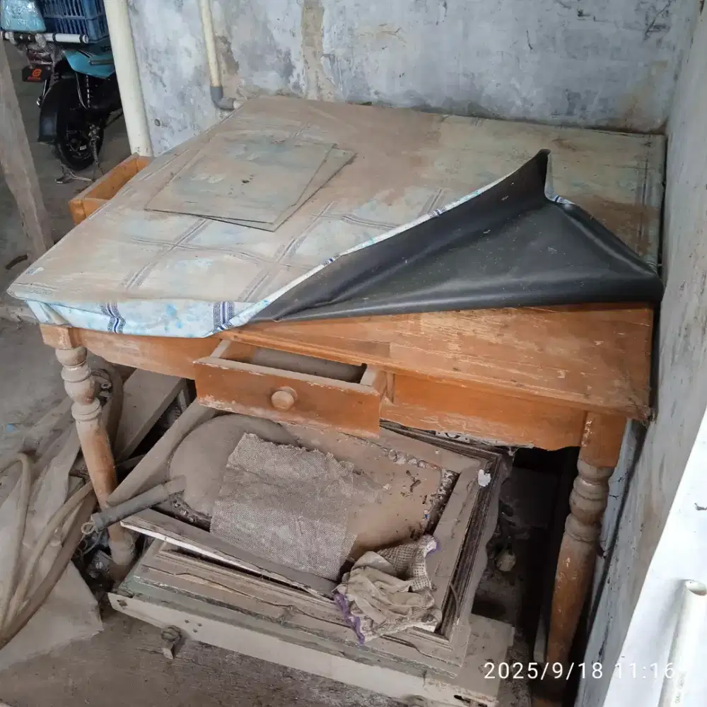 Meja Kayu 4 Laci 100 x 100 x 78 CM