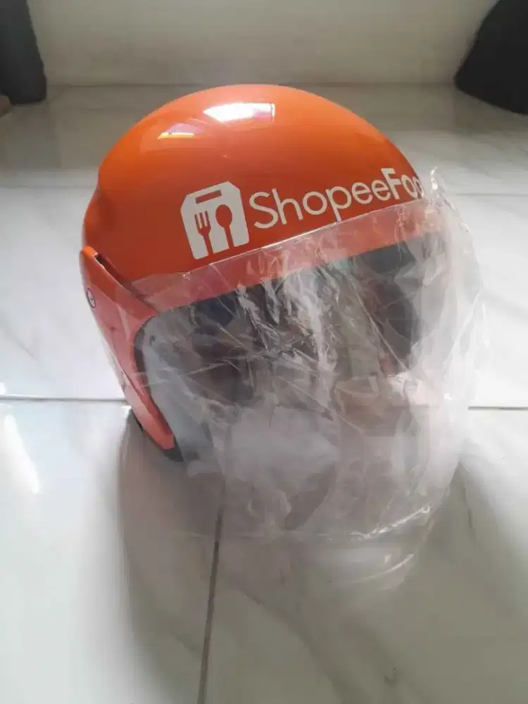 Helm orange baru