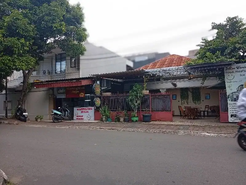 Rumah strategis tenang dan asri