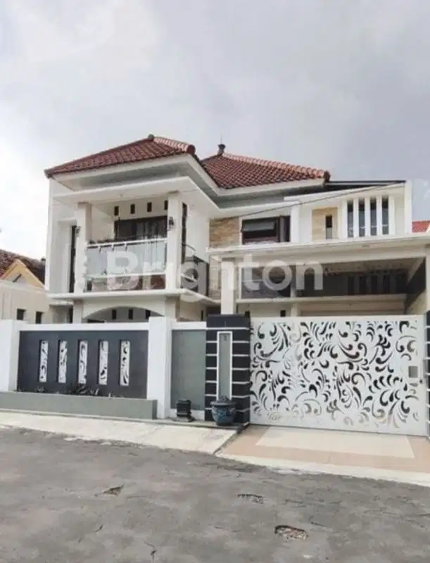 Dijual Murah Rumah Mewah Luas Dua Lantai di Soekarno Hatta dekat UB