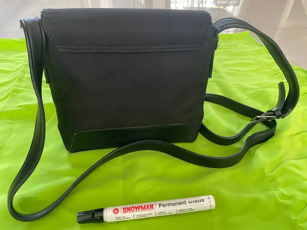 TAS SLEMPANG/ SLING BAG - ESPRIT – ORIGINAL – HITAM - PRELOVED