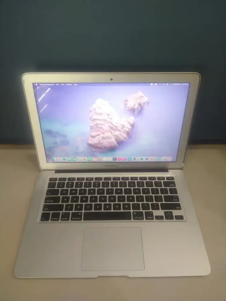 (MB06) Laptop MacBook i7 8GB 256GB 14 cocok untuk mahasiswa