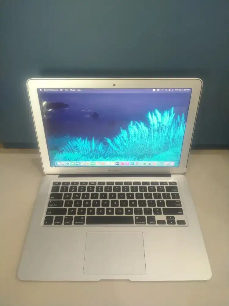 (MB06) Laptop MacBook i7 8GB 256GB 14 kamera jernih+wifi