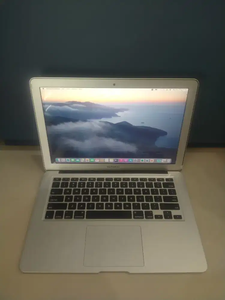 (MB06) Laptop MacBook i7 8GB 256GB 14 siap pakai aplikasi