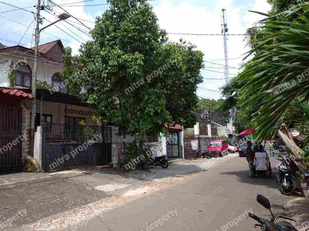 RUMAH TERAWAT SIAP HUNI LOKASI DEKAT KOKAS DI TEBET