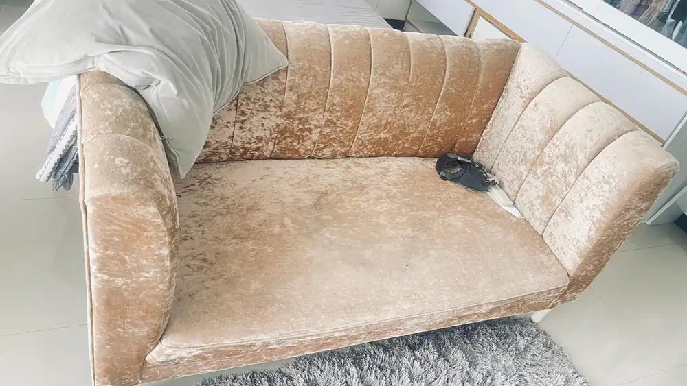 Sofa bahan bludru brown mengkilat