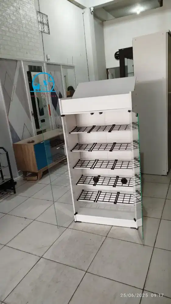 Rak sepatu siap antar