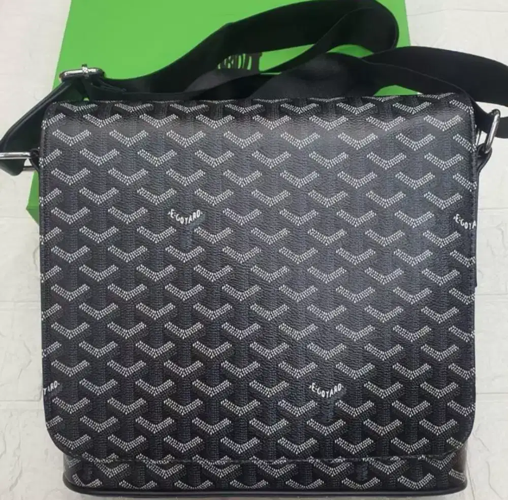 Tas selempang messenger bag pria goyard black