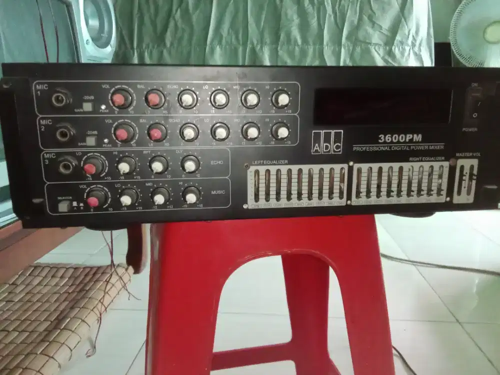 Amplifier digital power mixer