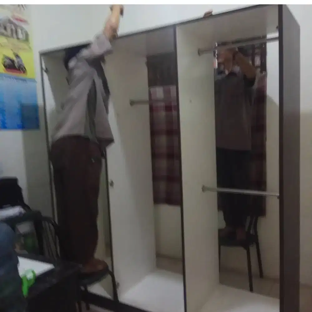 Rakit Bongkar Pasang Lemari Kitchenset Partisi Pindahan Rumah Kantor