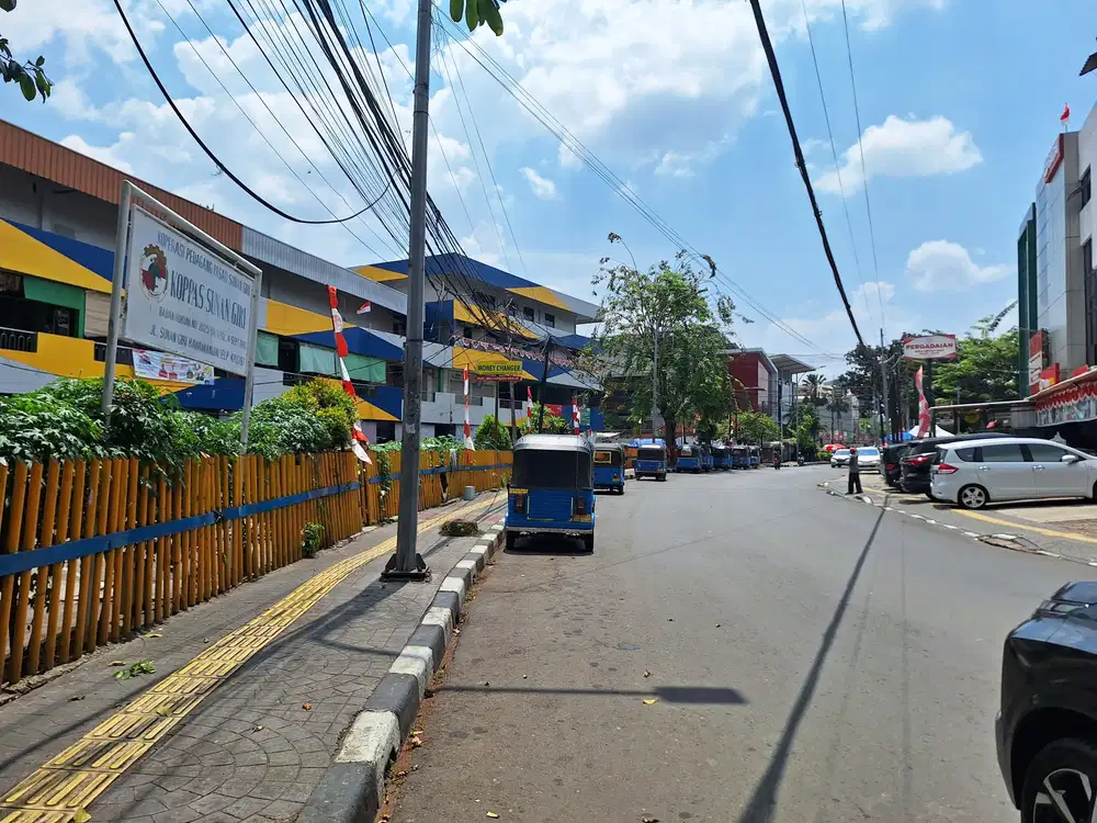 RUMAH HITUNG TANAH DI RAWAMANGUN TENANG