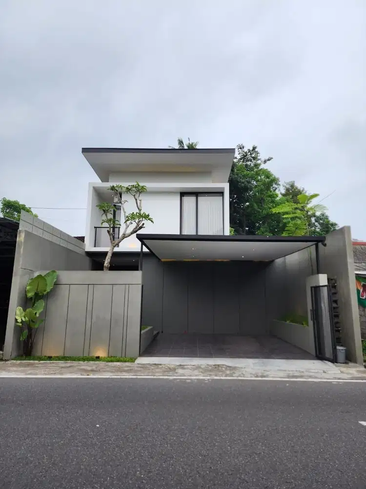 Rumah Mewah daerah Pandanaran Dekat Kampus UII Jl Kaliurang Km 12