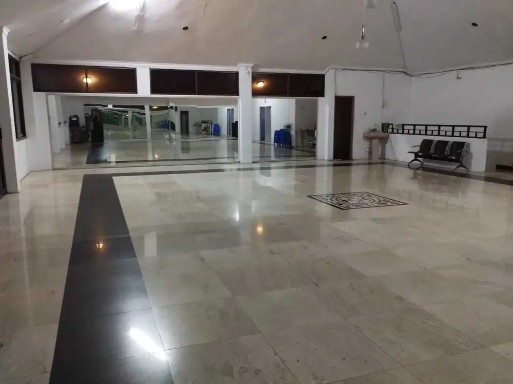 DIJUAL GEDUNG / RUKO LUAS STRATEGIS DAN RAMAI BURANGRANG