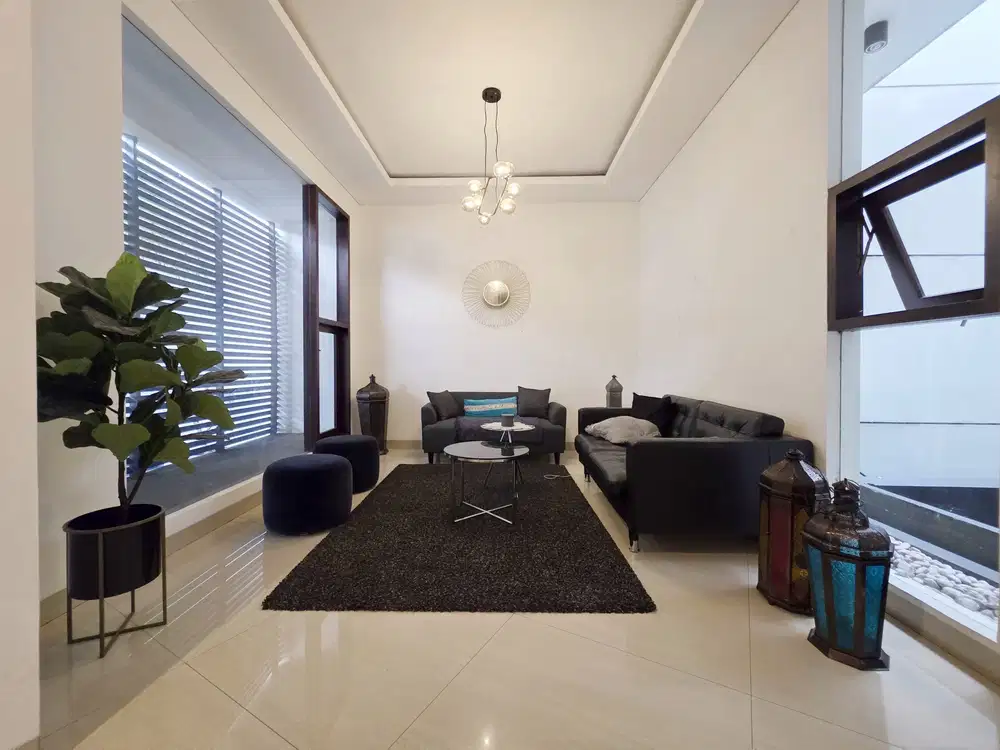 Rumah siap huni dengan kolam renang di supratman Bandung