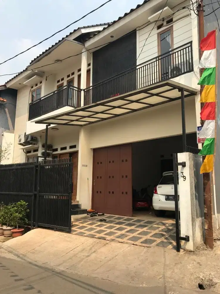 DIJUAL RUMAH 2 Lantai SIAP HUNI! Di Jalan Margasatwa Jakarta selatan