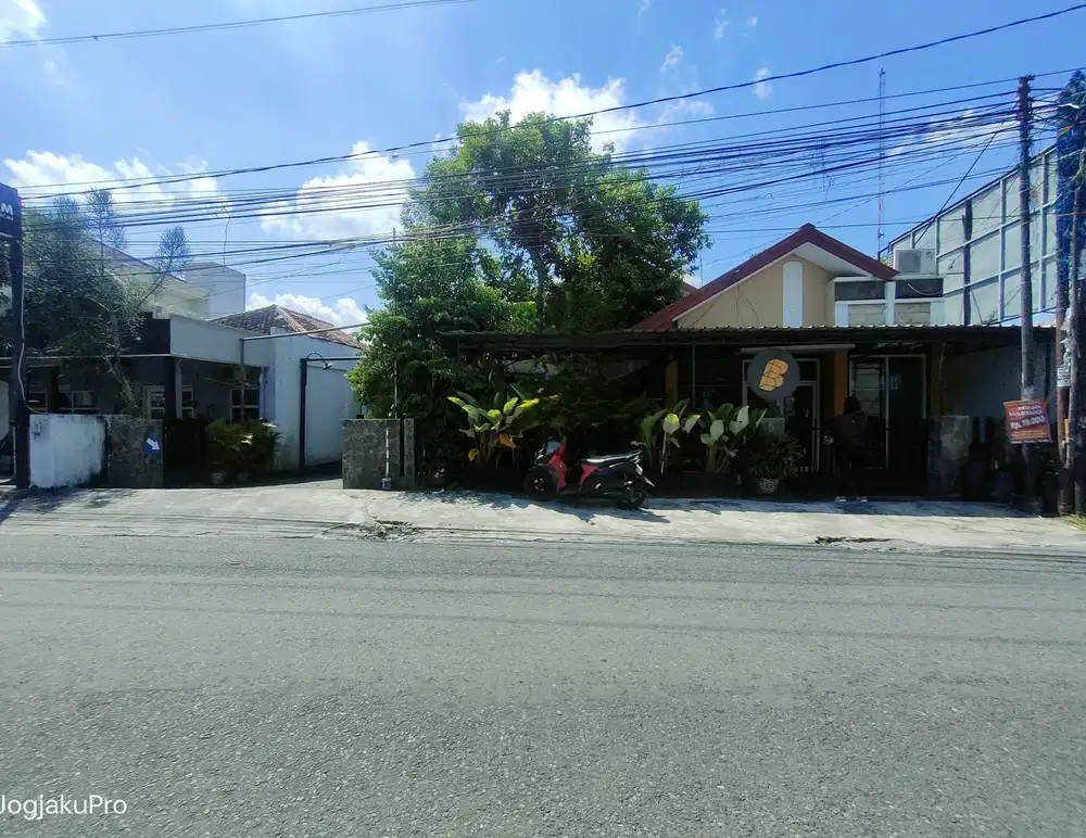 Dijual cepat Rumah besar dan ruang usaha pinggir jalan utama Demangan