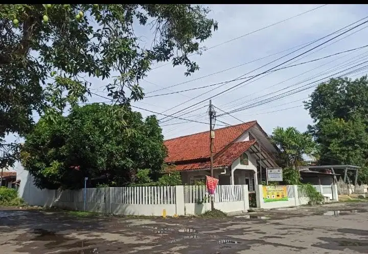 Rumah dekat jalan Di Tuparev Cirebon