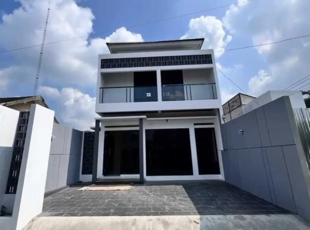 Runah Baru mewah modern 2 lantai selangkah dari kampus UMY & UNJAYA