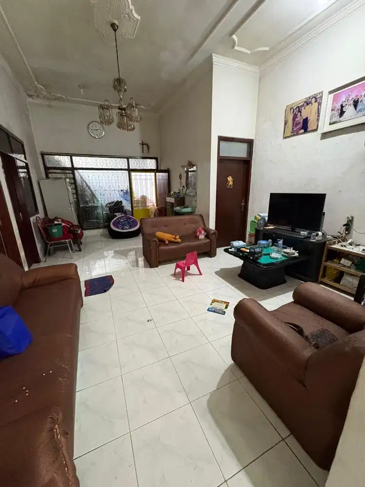 JUAL Cepat  Pemilik mau pindah  Rumah  Nol Raya Hayam Wuruk Probolingg