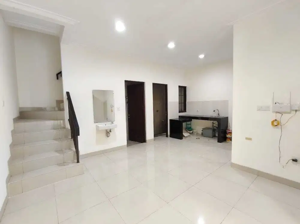 Rumah 2 Lantai Sewa di Green Village, Cipondoh, Tangerang