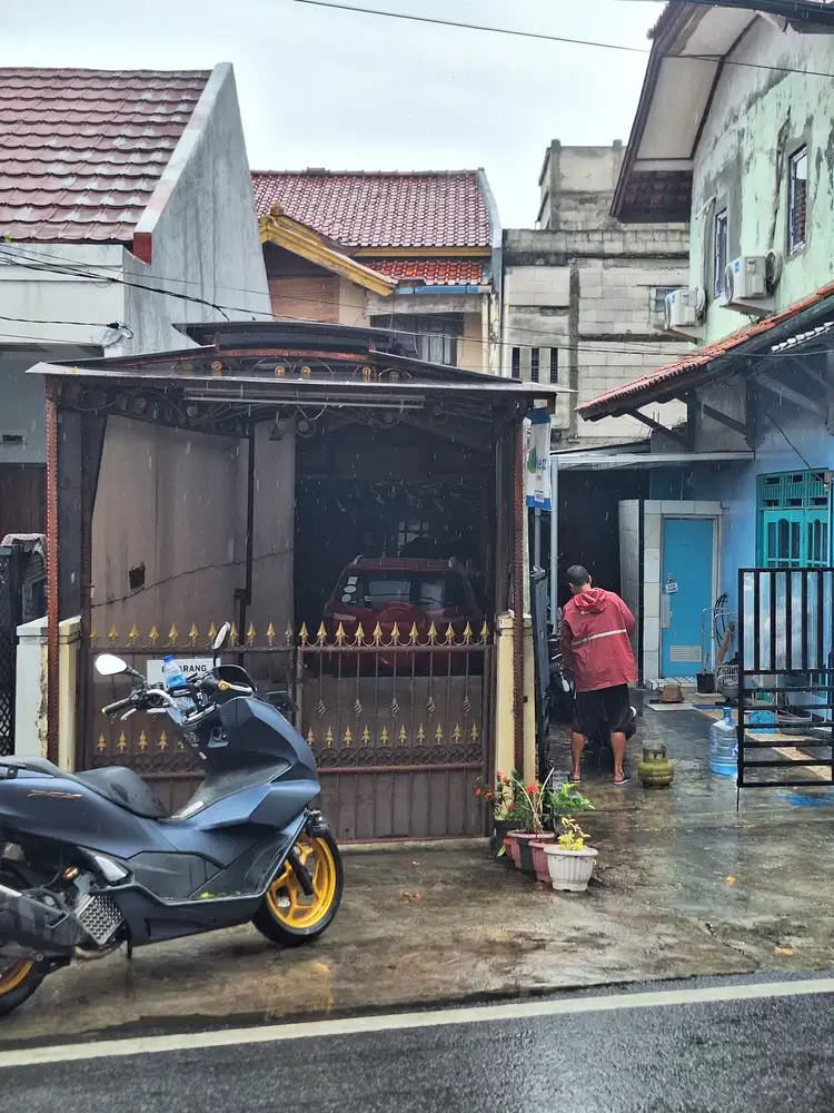 RUMAH KOMERSIAL AKSES RAMAI KAYUMANIS TIMUR