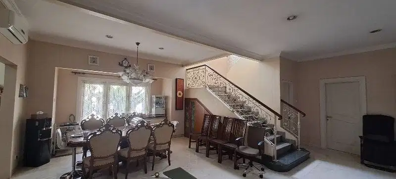 Dijual Mediterreanean Style Bukit Darmo Golf 355m2 Furnished