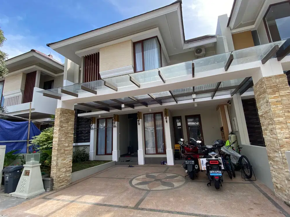 Rumah mewah Luxury dalam perum elit dekat kampus UGM & Pakuwon mall