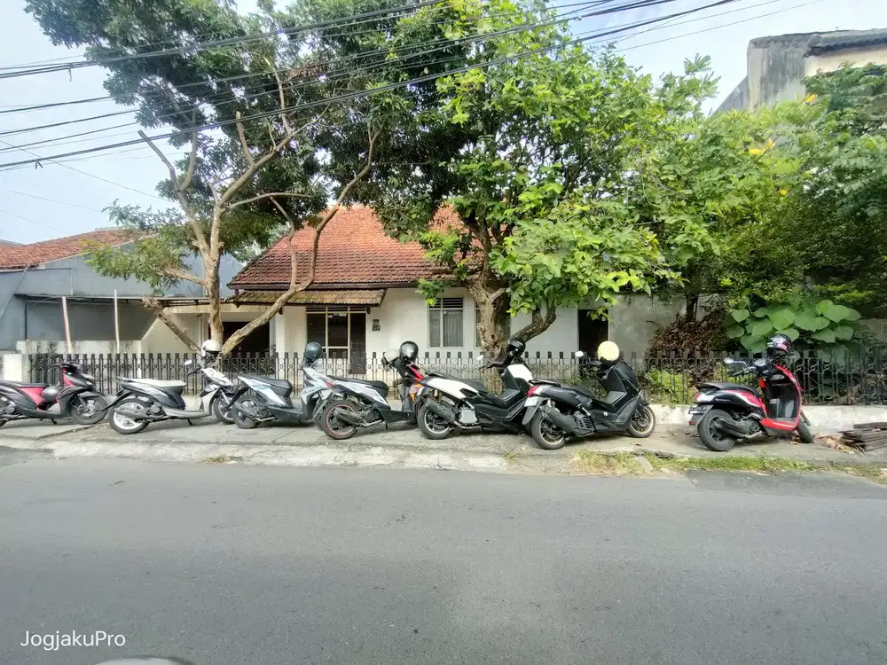 Tanah strategis bonus bangunan pinggir jalan aspal dekat UNY & UGM