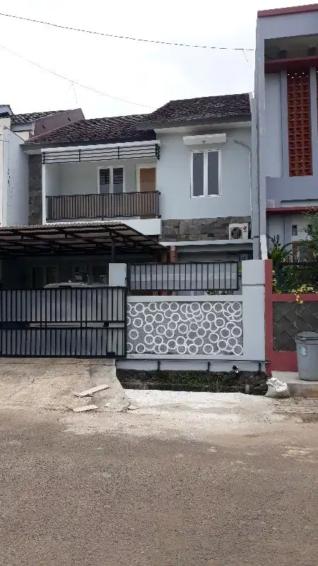 Rumah Lux di Pondok Kelapa Jakarta Tumur