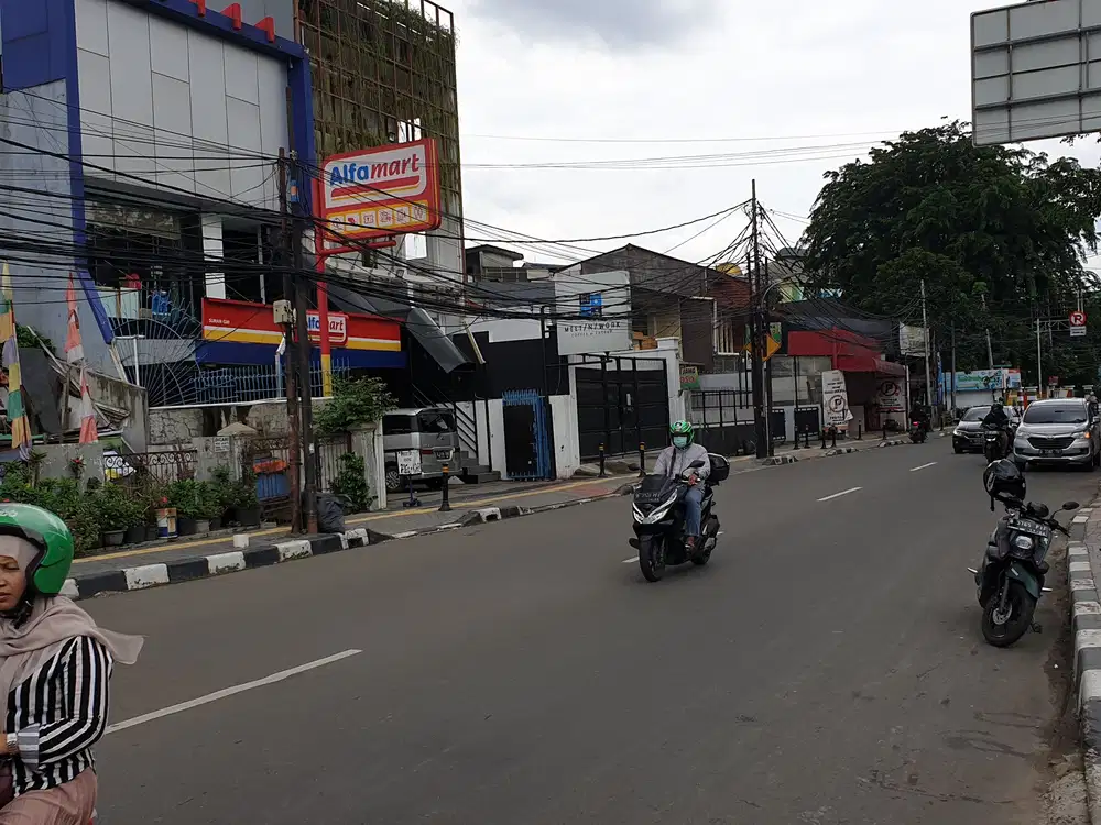 RUMAH TUA KOMERSIAL DI RAWAMANGUN MANTAP