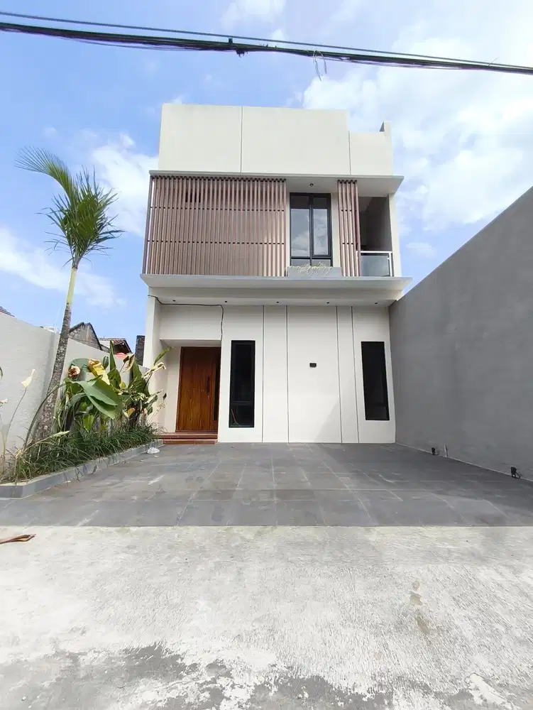 Rumah 2 Lantai, 30 Meter Jalan Raya Wedomartani, Sertipikat Shm