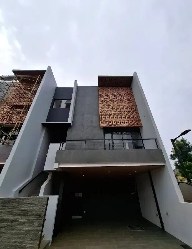 Modern Japanese Style House Dalam Townhouse Area Permata Hijau