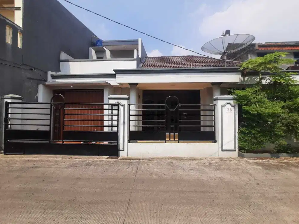 Jual Murah Rumah Terawat LT 135 di Joglo Jln Strategi Jakbar