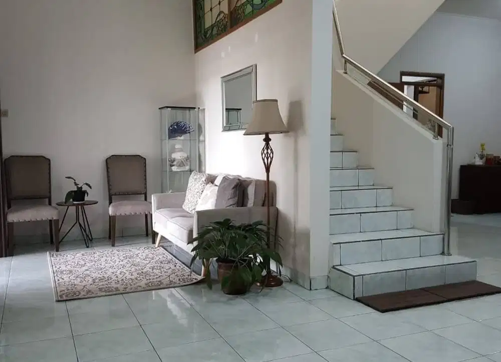 Dijual Rumah Terawat Nyaman dan Asri di Kawaluyaan Indah