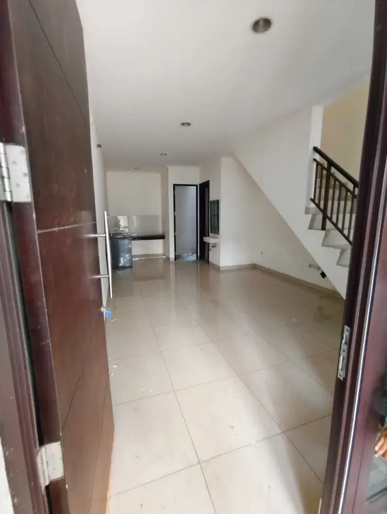 Rumah Sewa 2 Lantai Green Village, Cipondoh , Tangerang