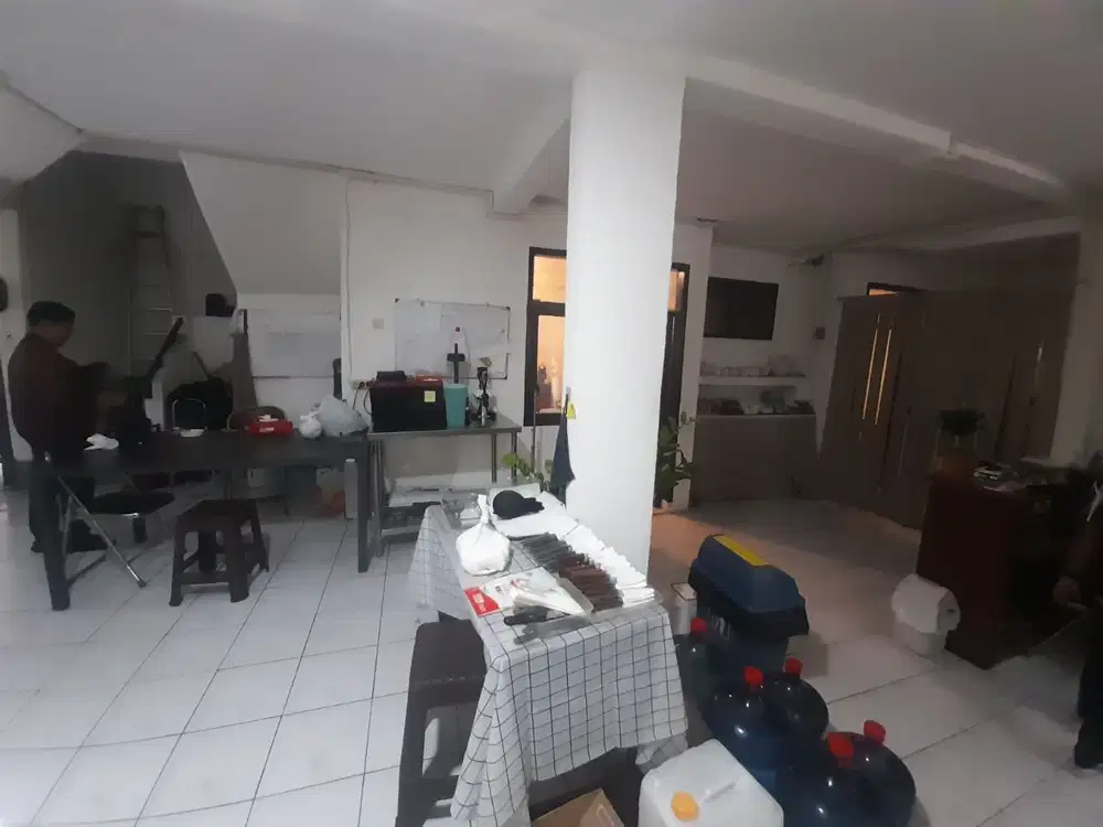 Rumah Mainroad Jalan Riau Kota Bandung