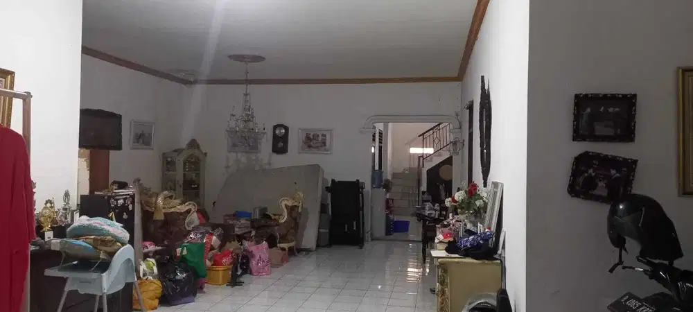 Rumah Lama Siap Huni Dekat Jalan Panjang Kebon Jeruk